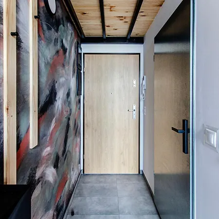 4b Loft Centre
